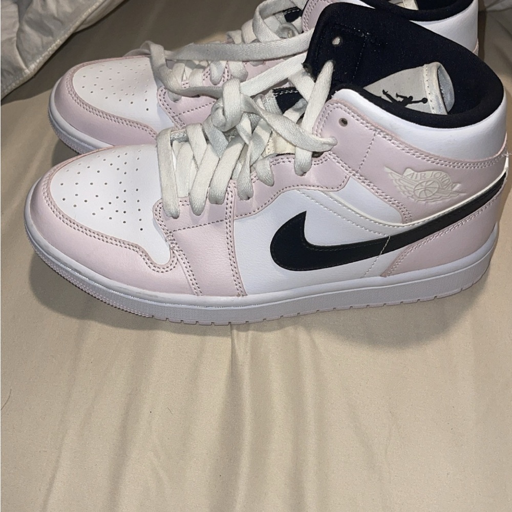 Nike Pink and White Sneakers Air Jordan 1 Mid